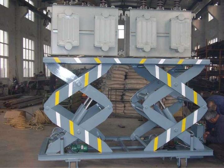 軌道行走移動升降平台（tái）