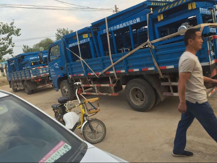 滄州固定（dìng）式升降機發貨現（xiàn）場